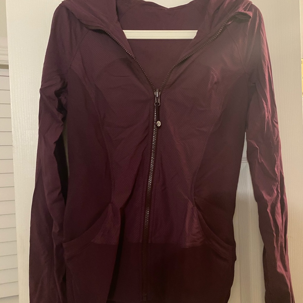 Lululemon in flux jacket Bordeaux color size 8